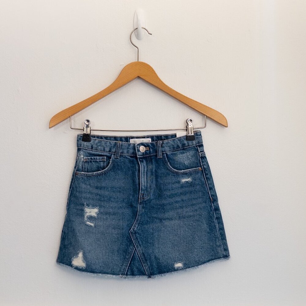 Zara Girls Distressed Denim Mini Skirt Size 8 Raw Hem Blue Jean Skirt - Picture 1 of 3